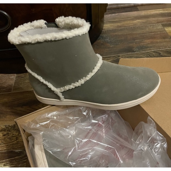 NWT Clarks Cloudsteppers Faux Fur Ankle Boots Olive Taupe Size 10M - Picture 4 of 5